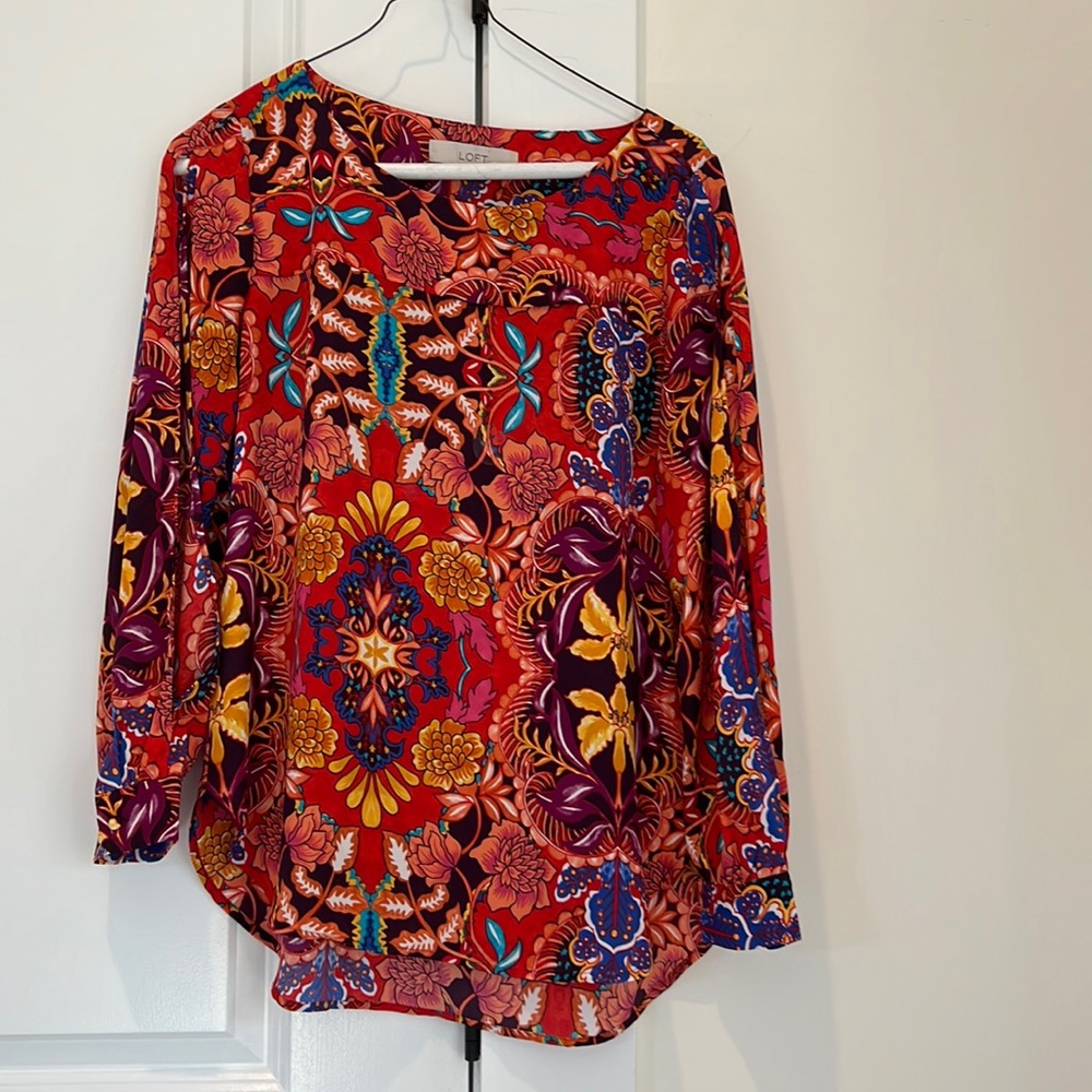 Loft brand.  Size SP both sleeves are open.  A colorful blouse.